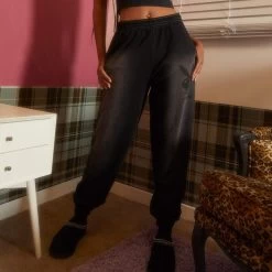 Women's Airbrush Sweatpants -Playboy Clothing 0850484260098NEW 01 001 6886316d 533e 430c a618 dc94a05696a8